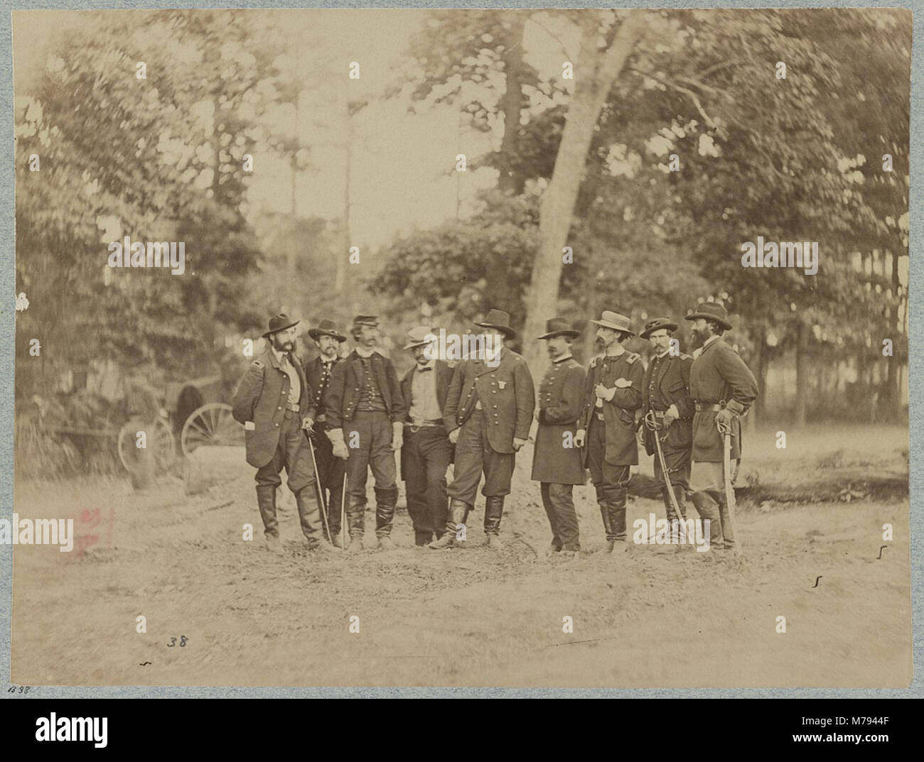 Questa immagine mostra il maggiore generale W. F. Smith con il suo staff, fornendo informazioni sui loro ruoli nella leadership militare durante il XIX secolo. Foto Stock