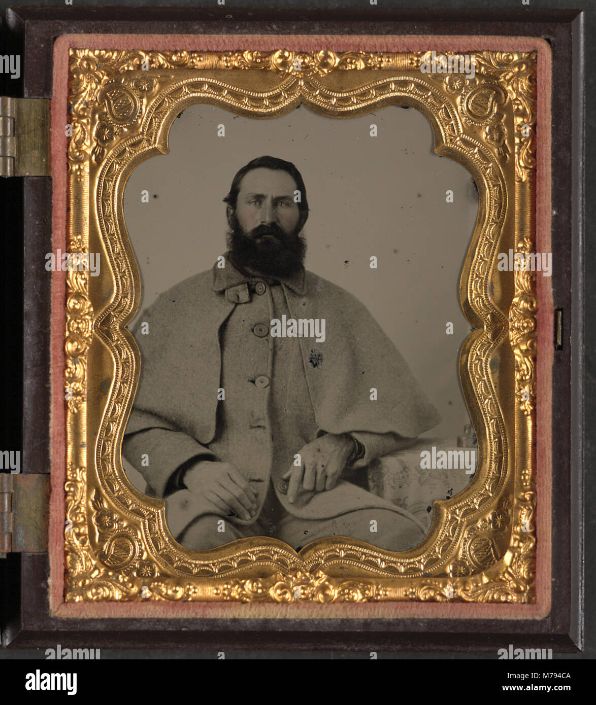 Unidentified soldato confederato in uniforme in grande mano LCCN2017645650 Foto Stock