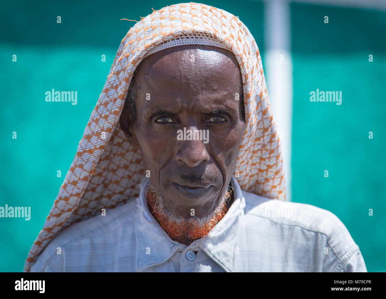 Etnia Afar uomo con una sciarpa, regione di Afar, Semera, Etiopia Foto Stock