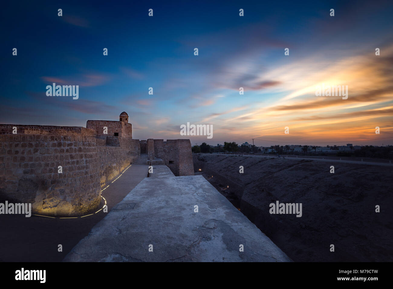 Vista al tramonto dal Bahrain Fort (Qalat al Bahrain) adottate a dicembre 2017 Foto Stock