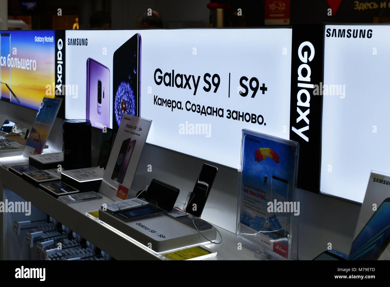 Khimki, Russia - marzo 08. 2018. Il telefono Samsung Galaxy S9 in Shop Mvideo Foto Stock