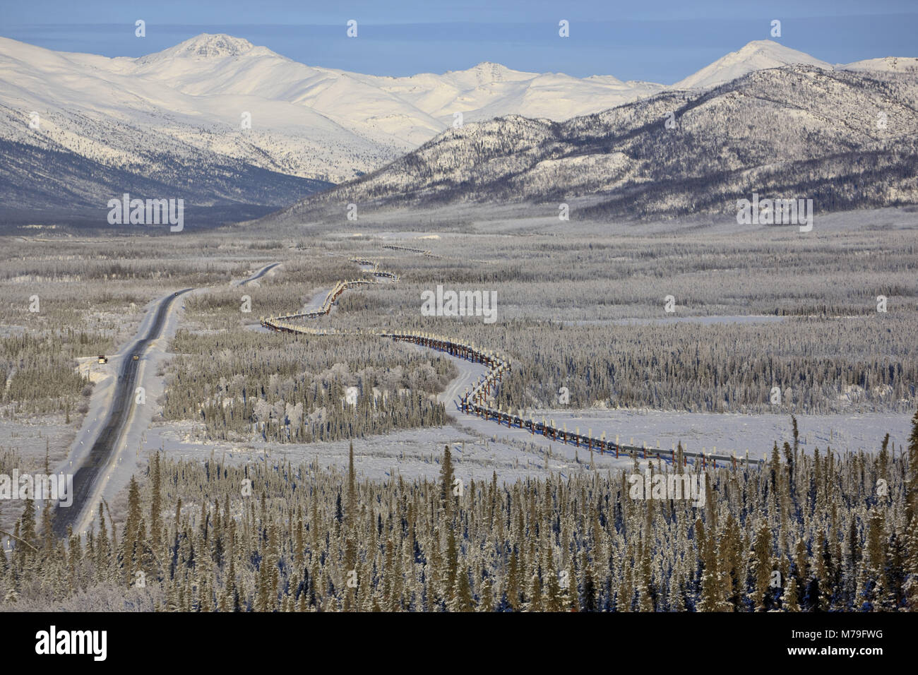 Nord America, USA, Alaska, Nord Alaska, James Dalton Highway, Brooks Range, paesaggio invernale, autostrada, Alaska pipeline, Foto Stock