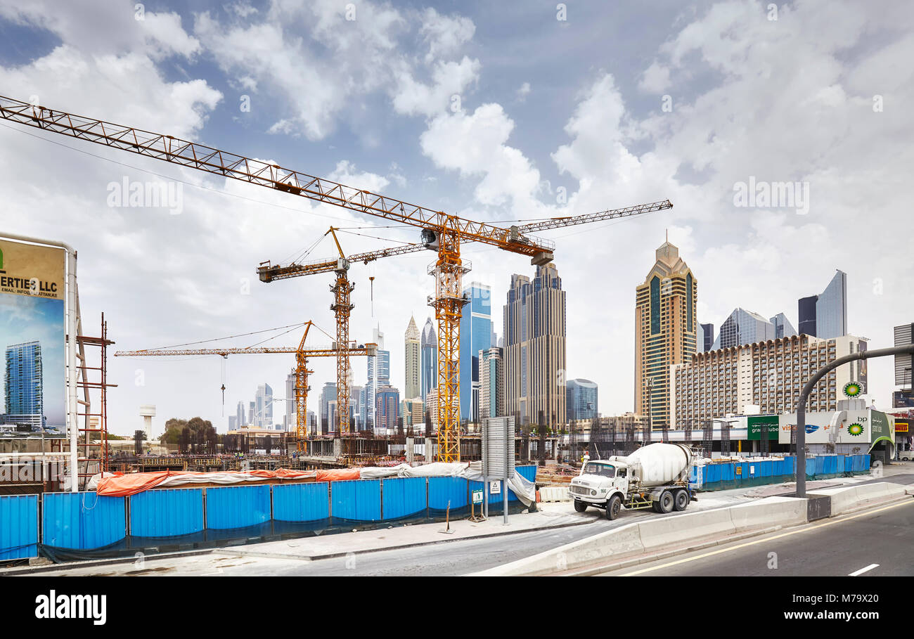 Dubai, Emirati Arabi Uniti - 01 Maggio 2017: costruzione sito in rapida crescita del centro città. Foto Stock