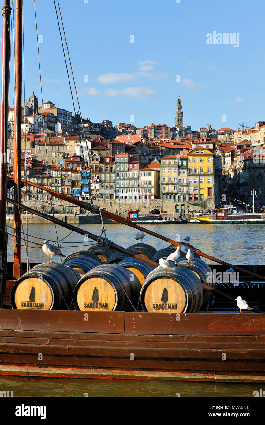 Barcos Rabelos nessun rio Douro em frente ao Porto. Foto Stock