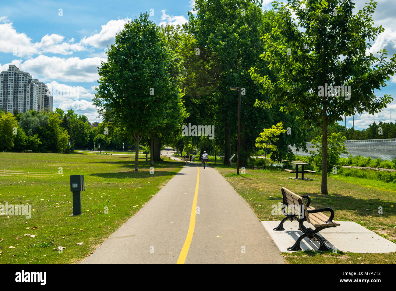 Una pista ciclabile lungo il Tamigi a Londra, Ontario Foto Stock