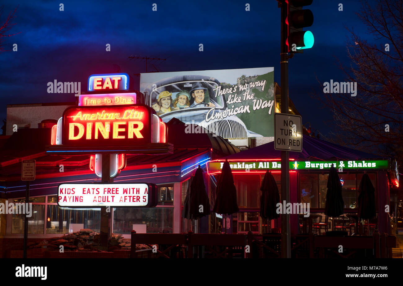 Stati Uniti Washington DC Chevy Chase la città americana Diner e il Tabellone visualizzatore del classico non esiste alcun modo come il modo americano Foto Stock