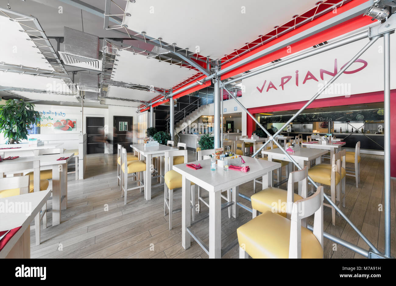 Mosca - Agosto 2014: interno della catena internazionale ristorante italiano home la cucina "Vapiano' Foto Stock
