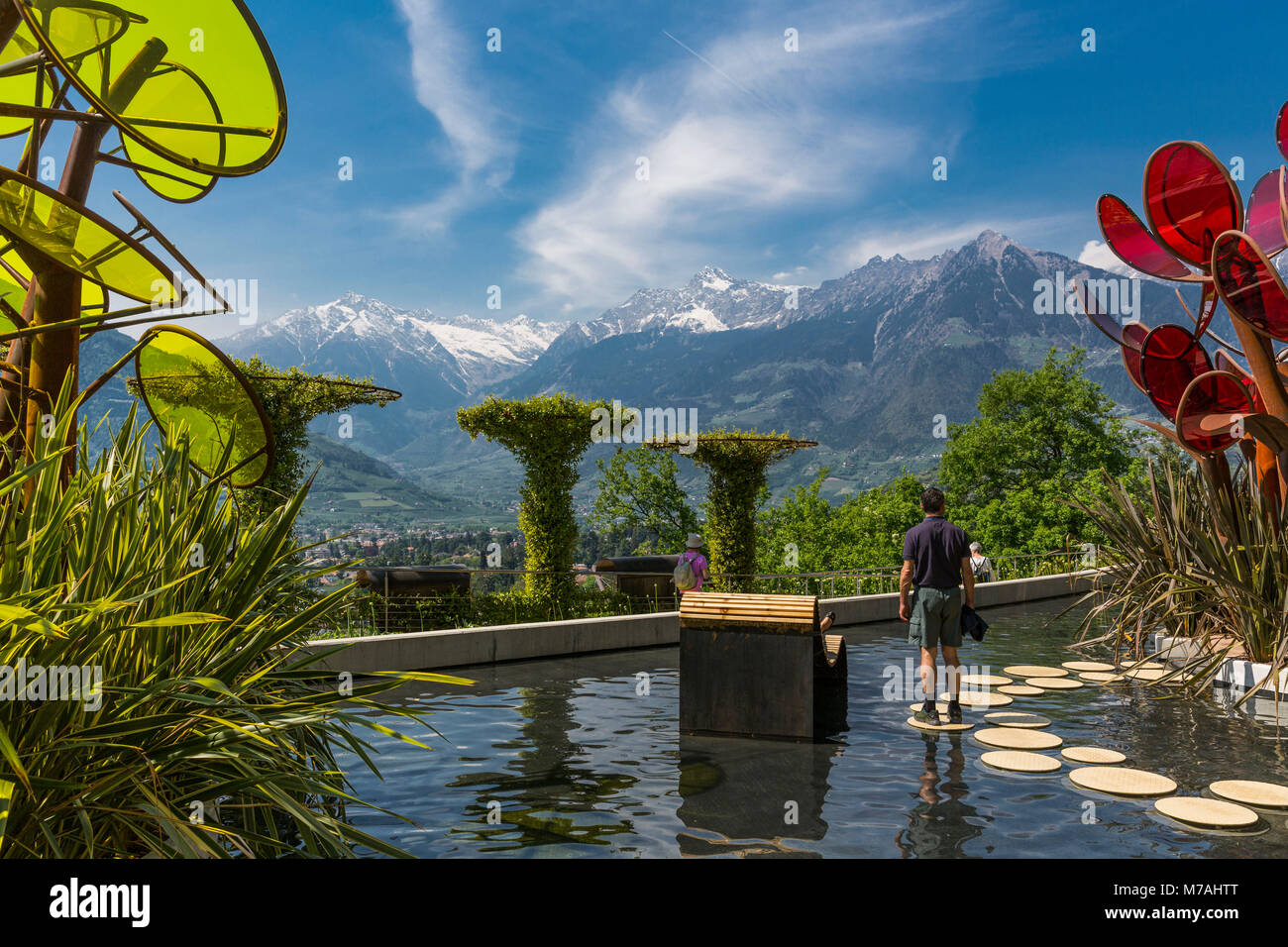 Transitabile Pond nei Giardini di Castel Trauttmansdorff vicino a Merano in Alto Adige Foto Stock