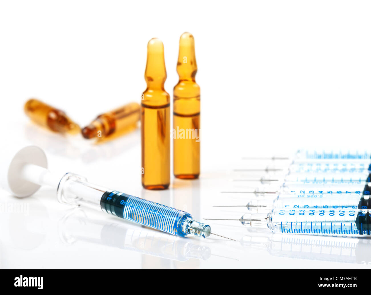 Inoculazione protettiva, siringhe monouso, fiale Foto Stock