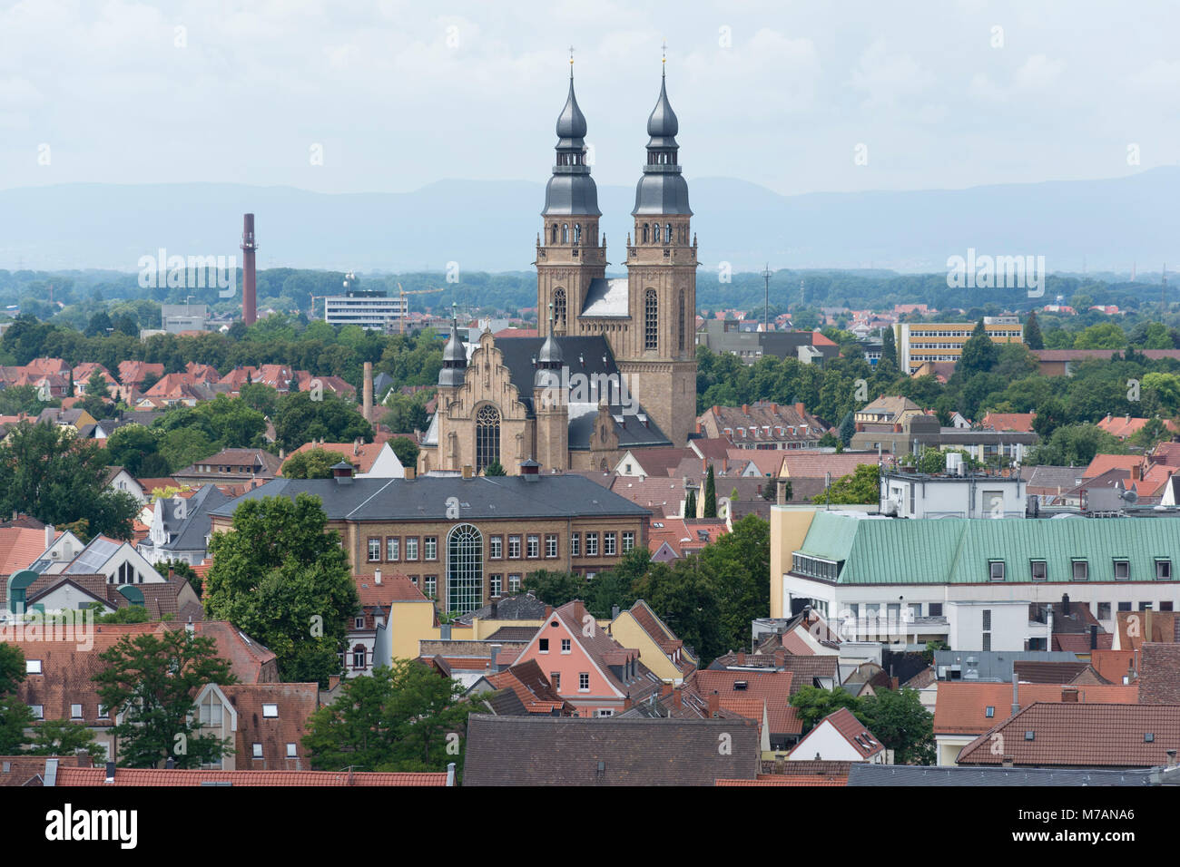 Speyer, vista dalla cattedrale della città e sullo sfondo la Pfarrkirche San Giuseppe. Foto Stock