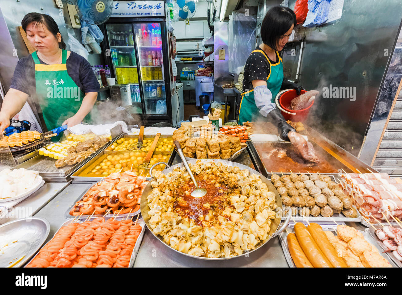 Cina, Hong Kong, Mong Kok, cibo di strada Foto Stock
