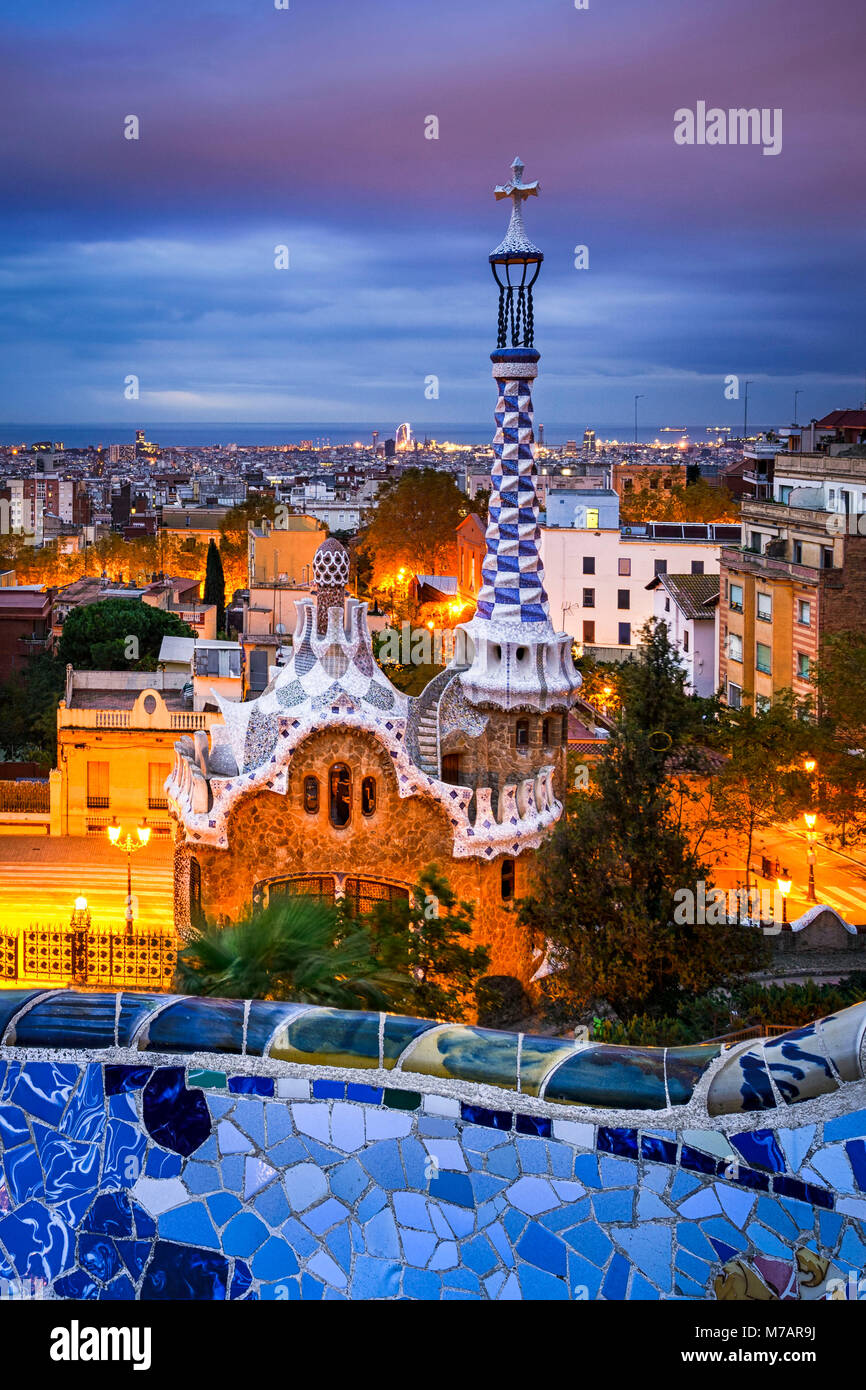 Parco Guell di Barcellona, in Spagna durante la notte Foto Stock