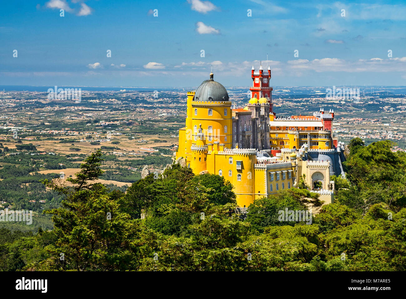 Vista aerea della pena il Palazzo Nazionale di Sintra, Portogallo Foto Stock