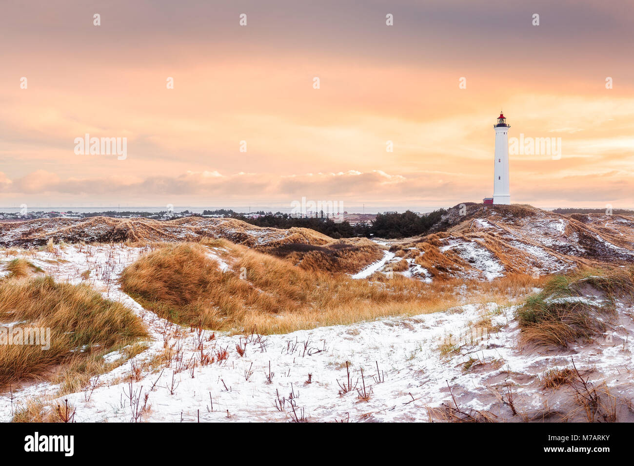 Lyngvig Fyr su una soleggiata giornata invernale Foto Stock