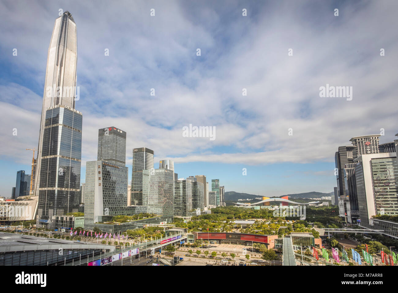 Cina, città di Shenzhen, Shenzhen Pingan Tower e il centro civico Foto Stock