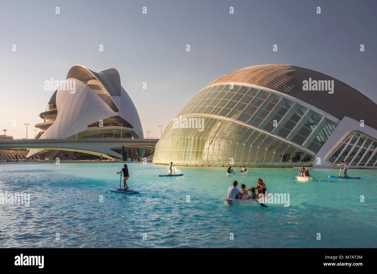 Spagna, la città di Valencia, la Città delle arti e della scienza, Calatrava architetto, Hemisferic e auditorium edifici. Foto Stock