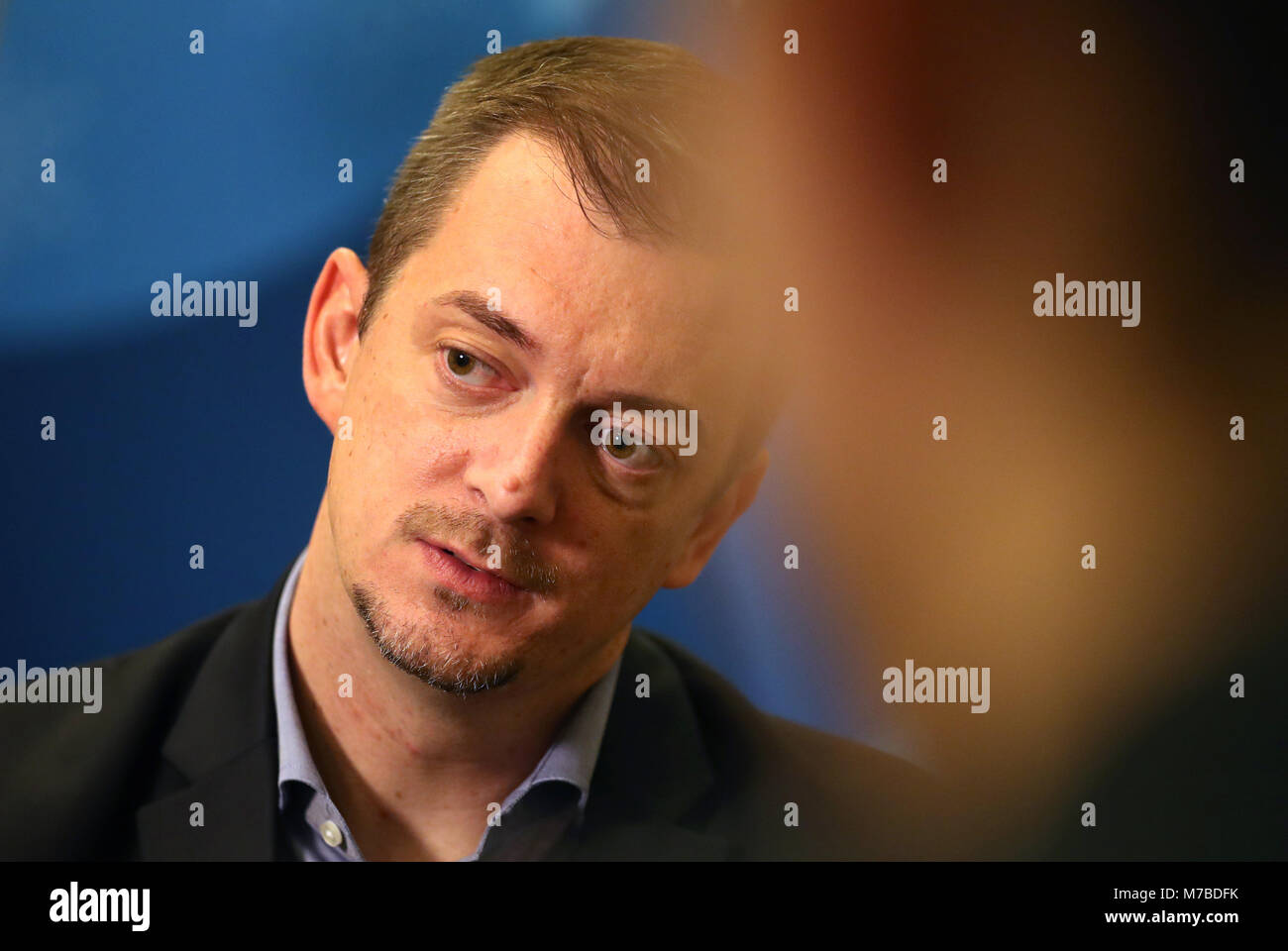 08 marzo 2018, Corea del Sud, PyeongChang: Andrew Parsons, Presidente del Comitato Paralimpico Internazionale, dà un'intervista. Foto: Karl-Josef Hildenbrand/dpa Foto Stock