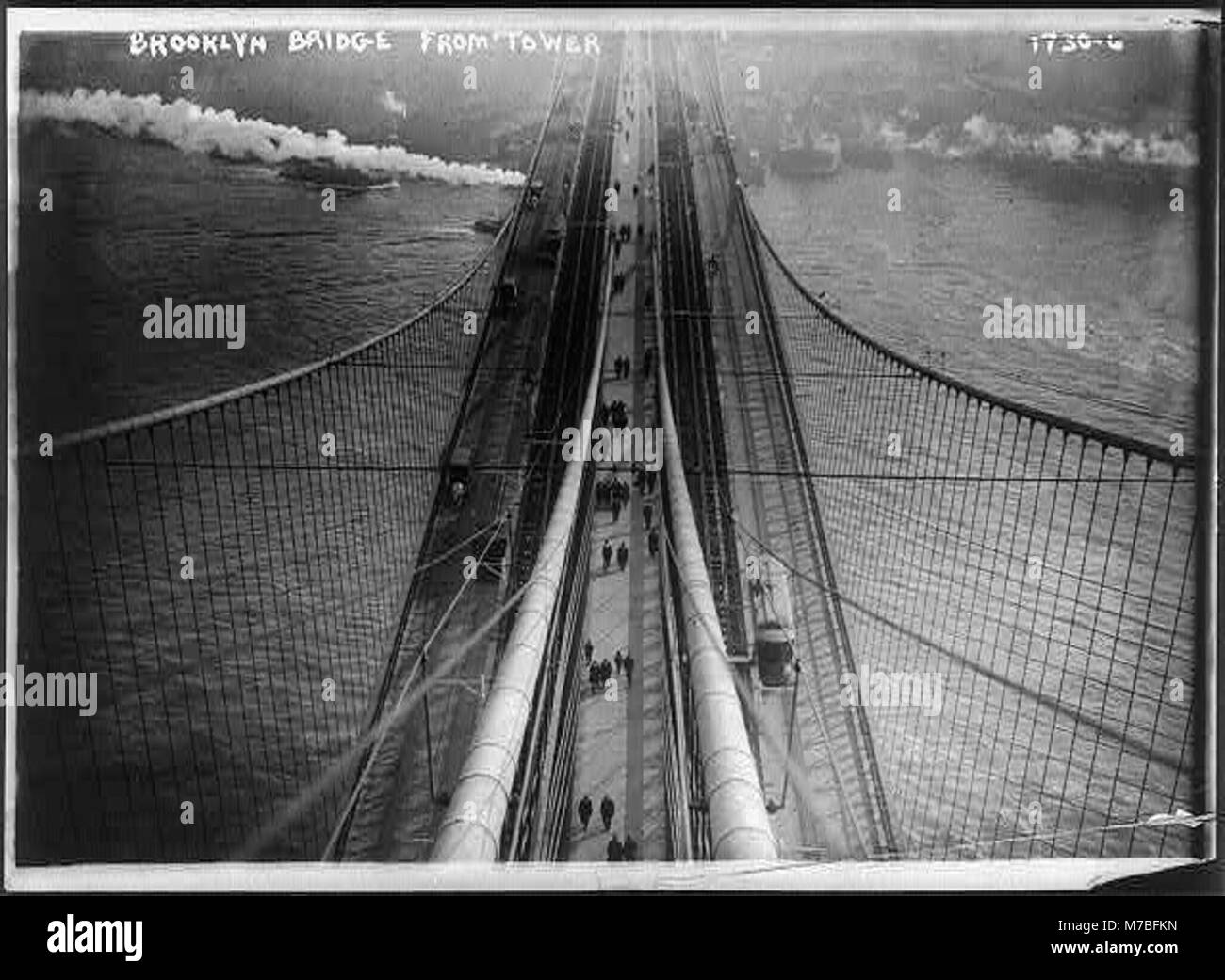 Ponte di Brooklyn dalla torre, New York City LCCN2004680153 Foto Stock