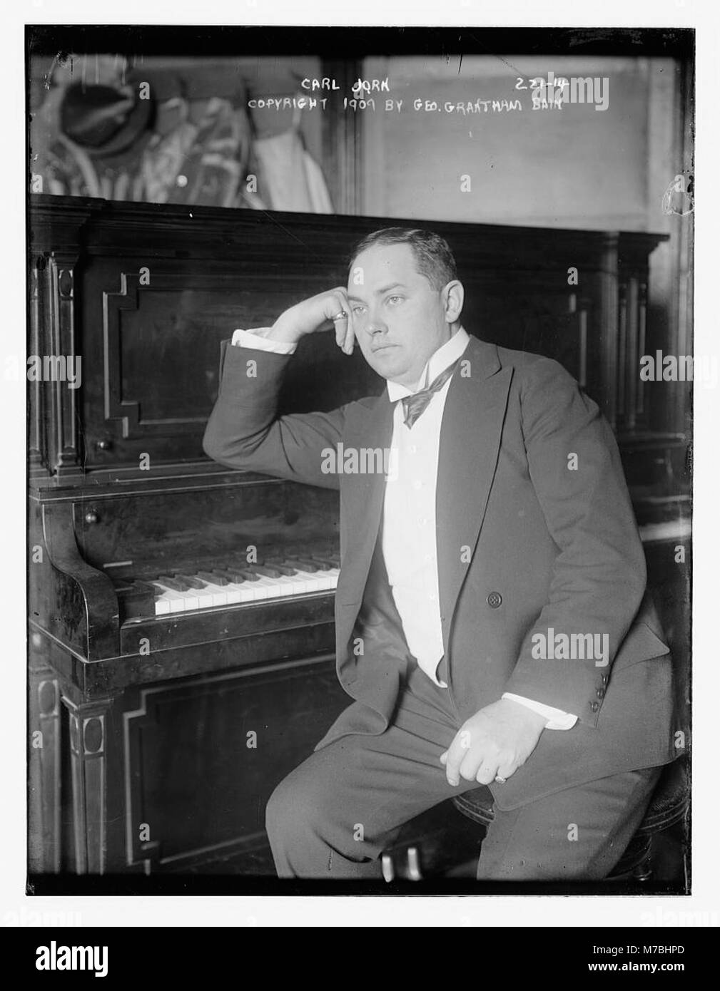 Carl Jorn era un noto individuo i cui contributi alla società sono conservati negli archivi storici. Il suo coinvolgimento in varie attività sociali o professionali mette in evidenza l'impatto della sua vita nel XX secolo. Foto Stock