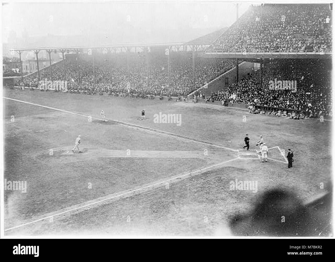 Christy Matthewson beccheggio secondo gioco del 1913 World Series. Phila., Pa. Ott 8, 1913. NY Giants ha vinto 3-0 in dieci inning, oltre Phila. Atletica leggera LCCN2001704377 Foto Stock
