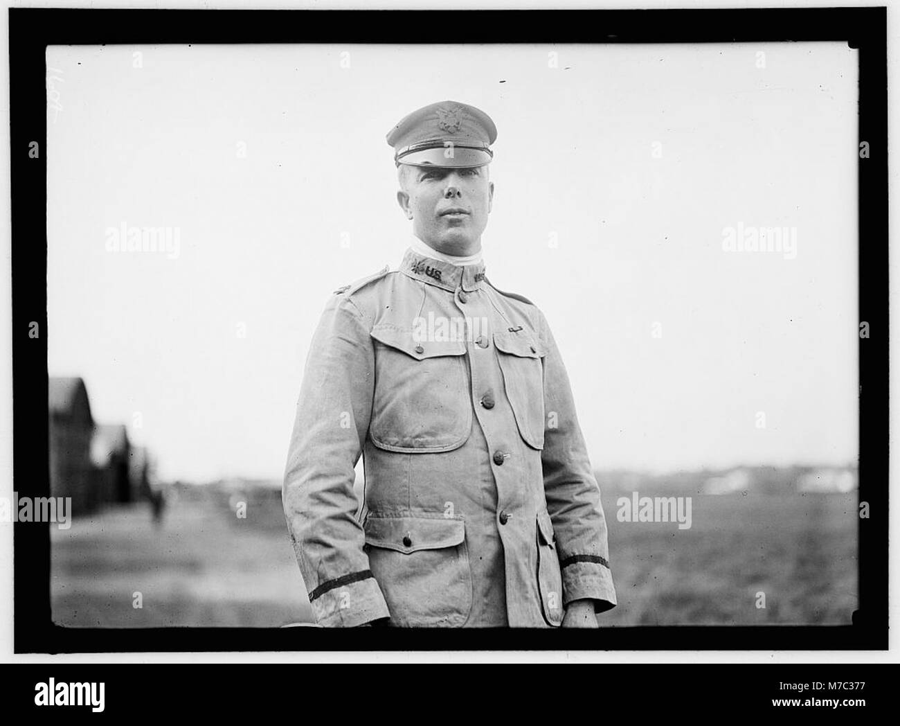 Il capitano C. DeForest Chandler, un aviatore dell'esercito americano, è ritratto in questa immagine. Il suo ruolo di pioniere aviatore al College Park Aviation Field è significativo nei primi giorni della storia dell'aviazione americana. Foto Stock