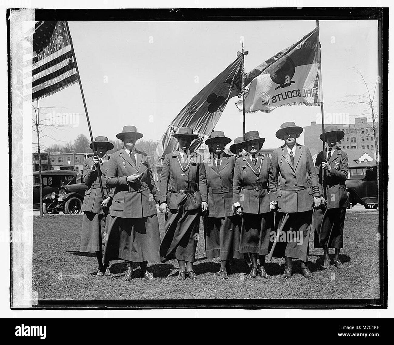 Una fotografia di un gruppo Girl Scout scattata il 24 aprile 1923. L'immagine cattura le ragazze in uniforme, rappresentando i primi anni delle Girl Scouts negli Stati Uniti. Foto Stock
