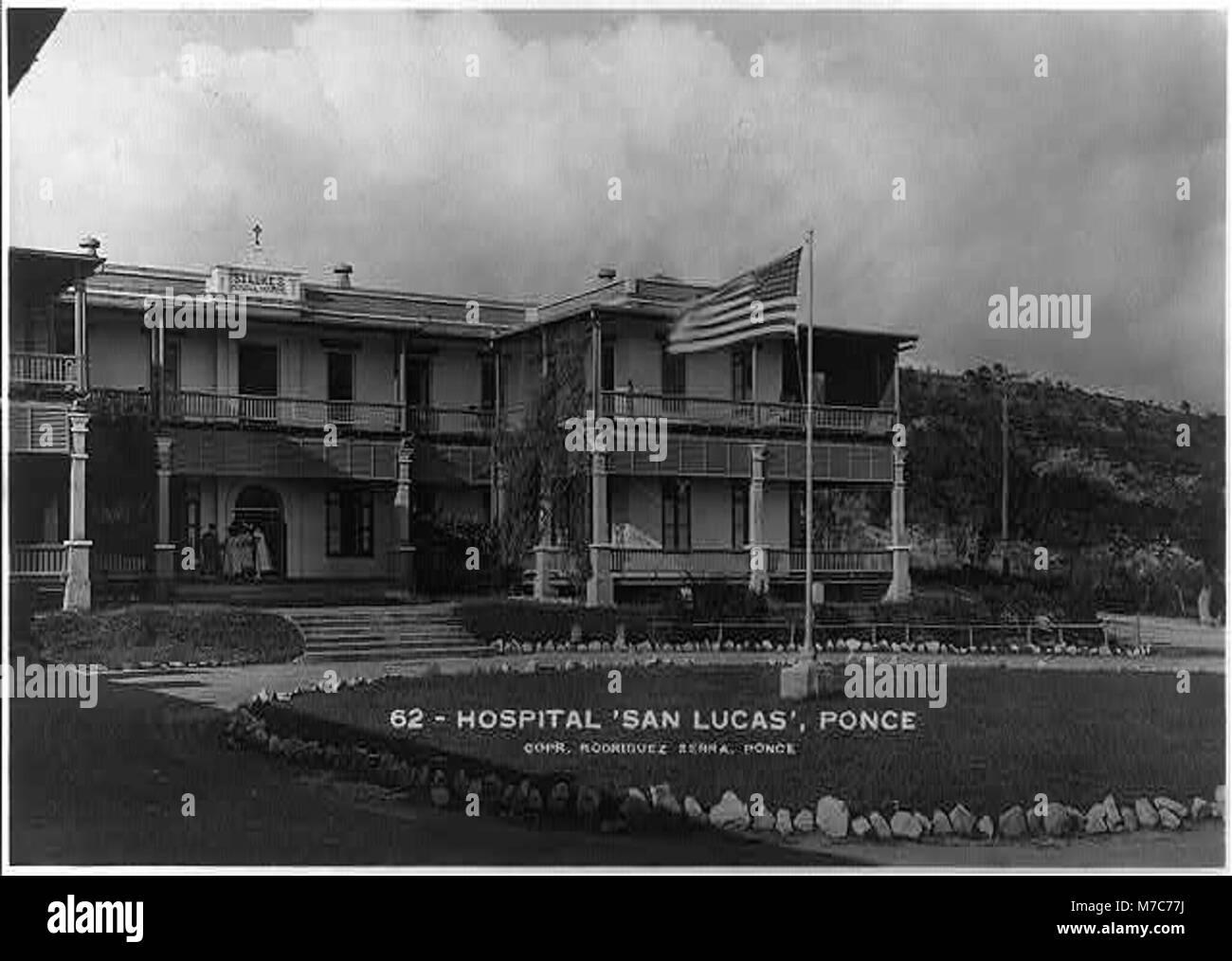 Una fotografia del 1922 dell'ospedale "San Lucas" di Ponce, Porto Rico, che mostra l'architettura della struttura medica e il suo ruolo nella comunità durante i primi anni del XX secolo. Foto Stock
