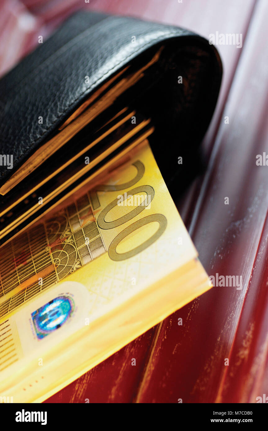 Close-up di banconote in euro in un portafoglio Foto Stock