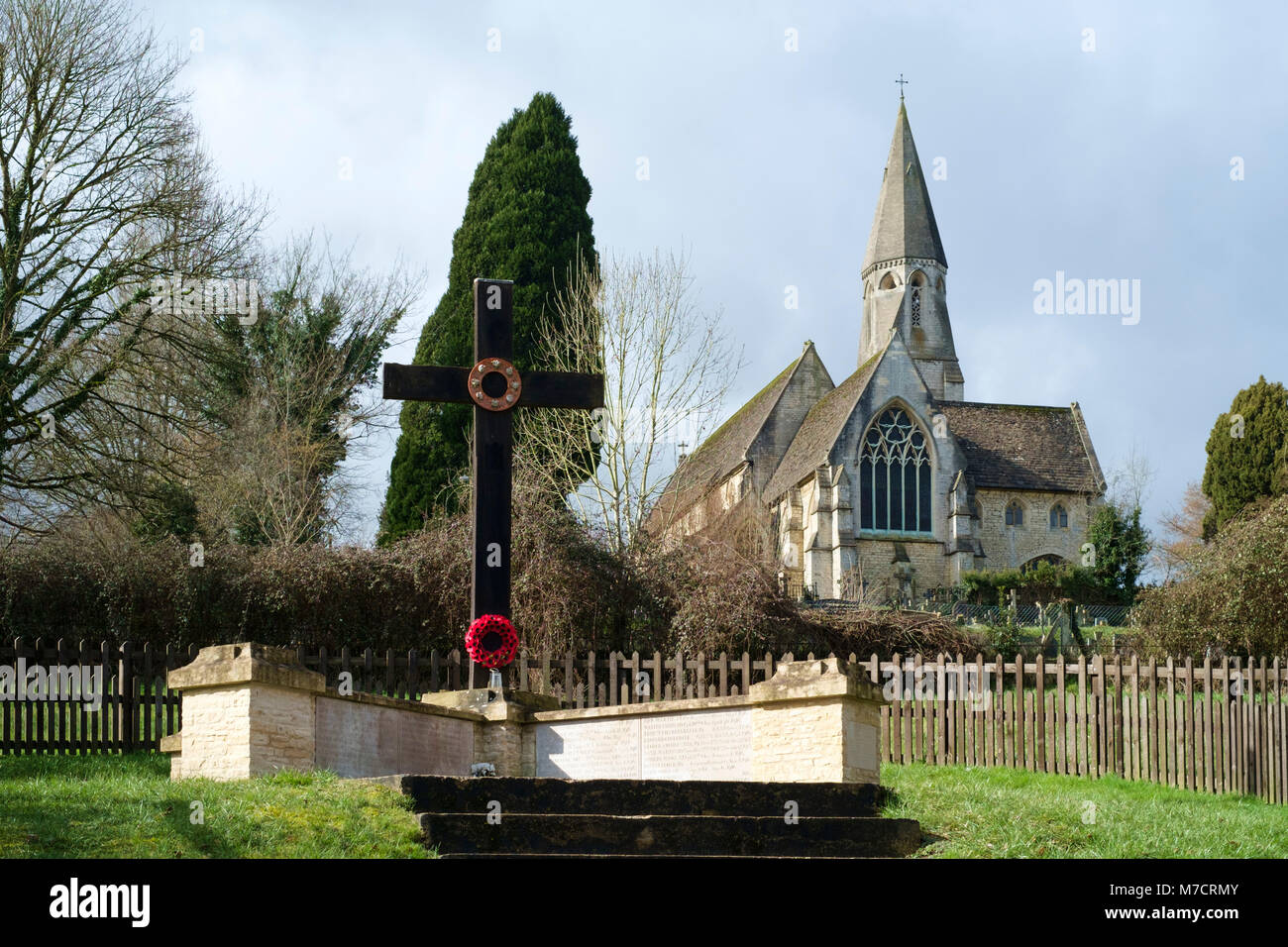 Sul ciglio della strada traversa di Woodchester Priory, Nailsworth, Gloucester. Prima della prima guerra mondiale memoriali, segna anche George Arthur Shee Foto Stock