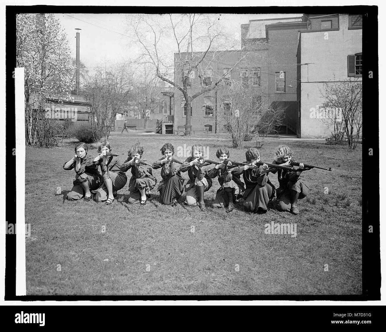 Questa fotografia cattura la squadra di fucili femminile dell'Università del Maryland, mostrando la loro abilità e dedizione nello sport del tiro. Foto Stock