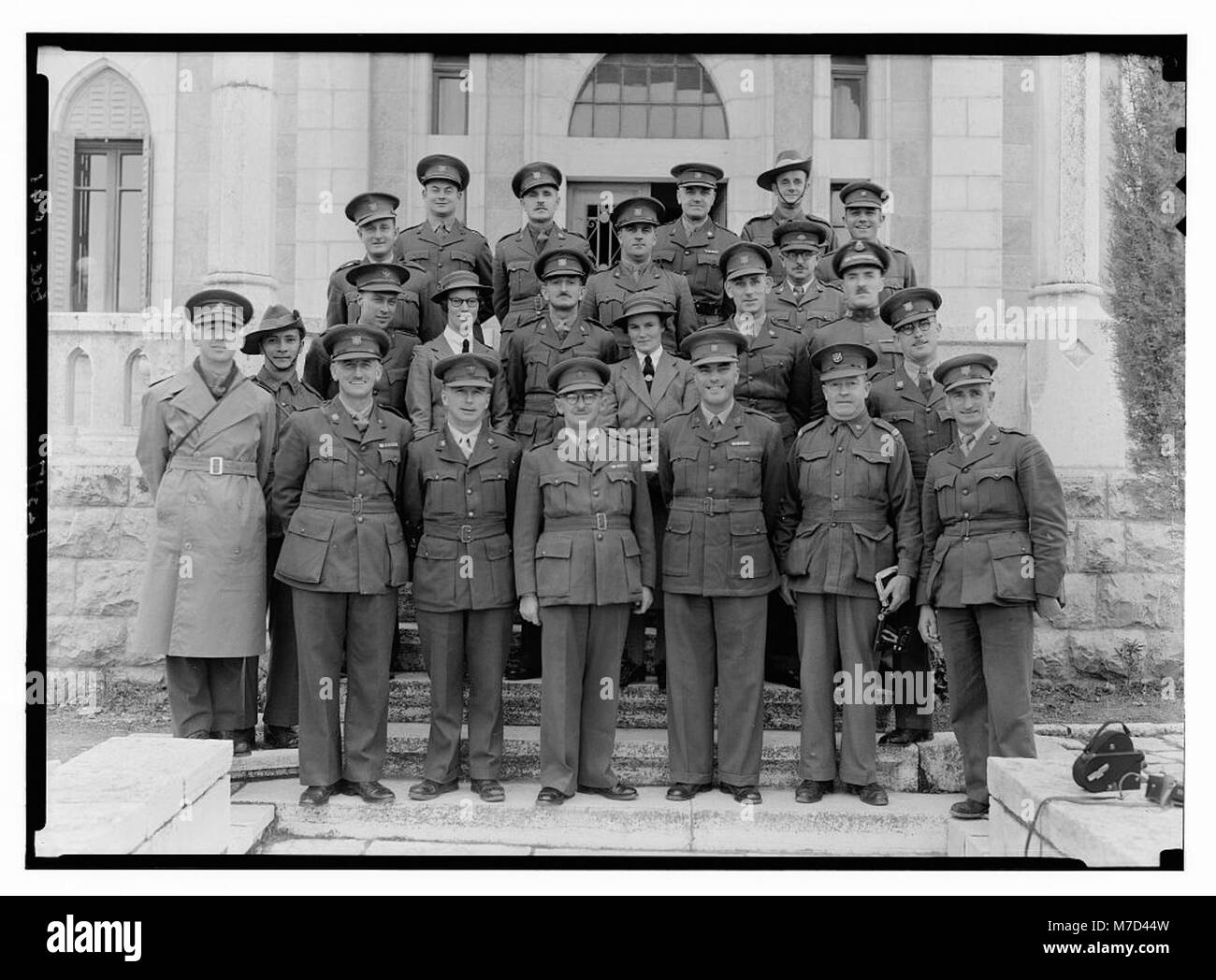 Un gruppo di ufficiali dell'Esercito della salvezza australiano, incluso il Commissario Satchell, si riunì nella missione di Miss Radford nel dicembre 1941. Questa fotografia evidenzia gli sforzi umanitari dell'organizzazione durante la seconda guerra mondiale Foto Stock