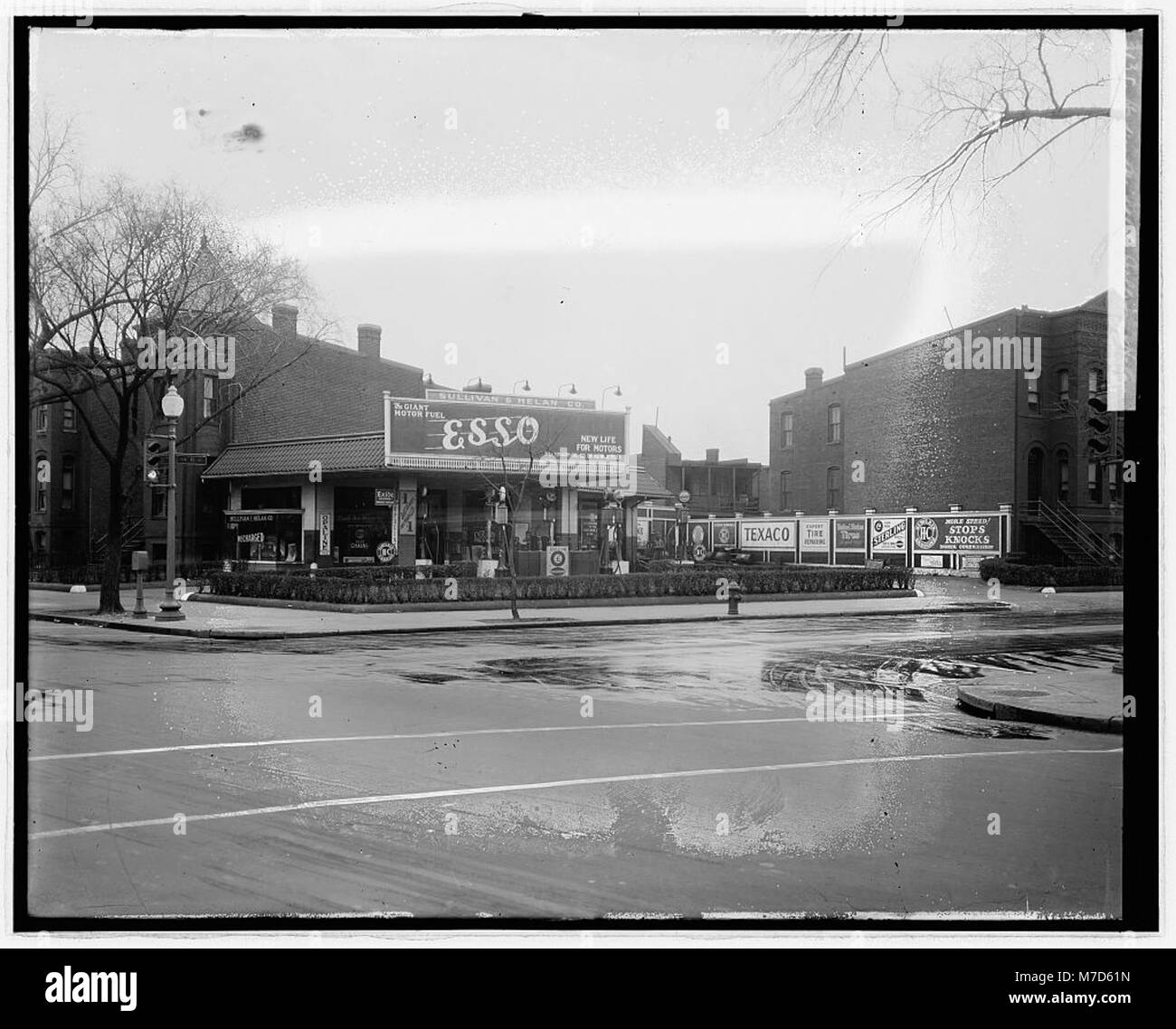 Questa immagine mostra Hedges Middleton Sullivan & Helan Place all'incrocio tra Rhode Island Ave. E 6th Street, N.W., a Washington, D.C., mettendo in evidenza il paesaggio urbano. Foto Stock