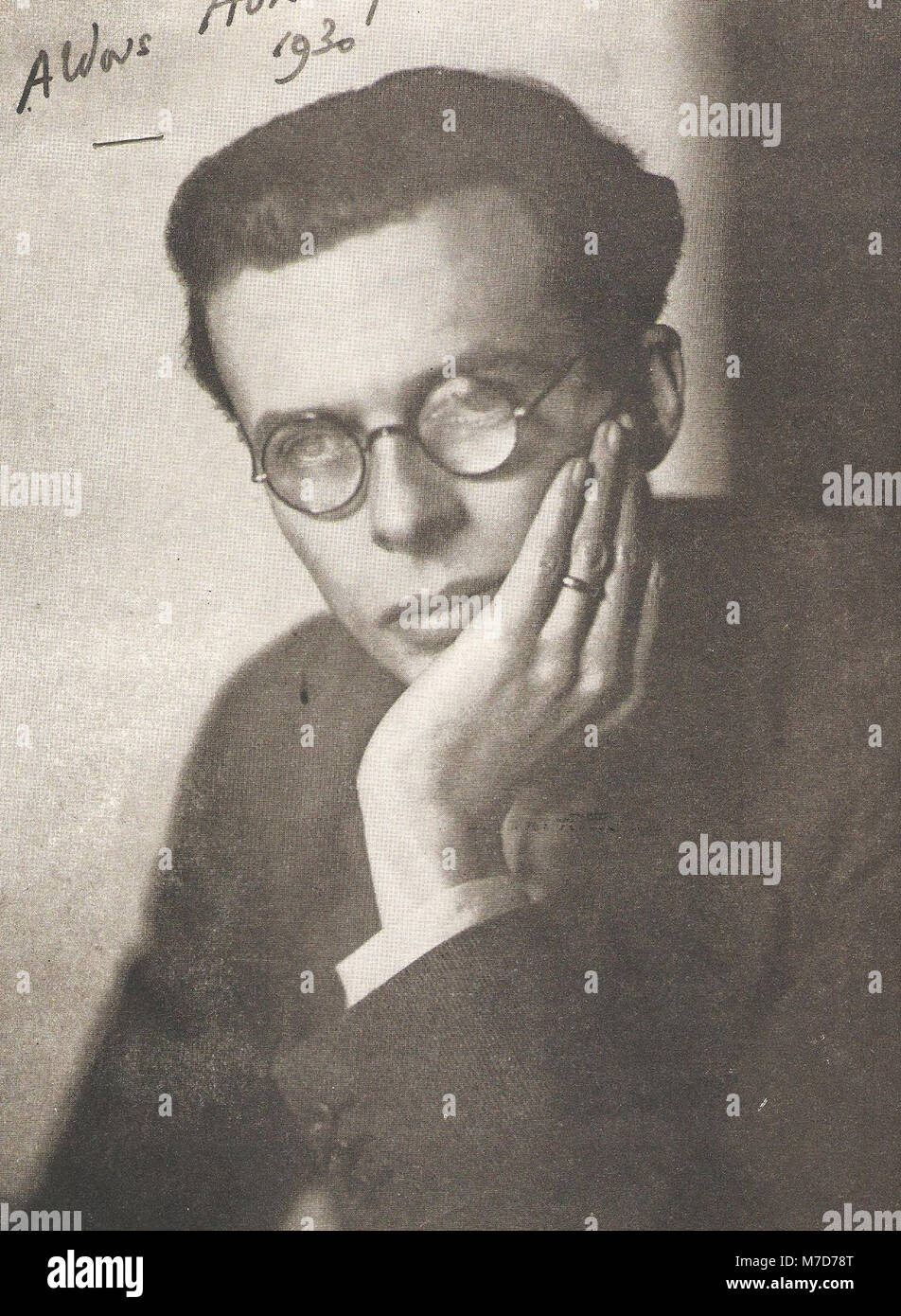 Un ritratto di Aldous Leonard Huxley (1894-1963), un noto romanziere, saggista e poeta inglese, noto per le sue opere su temi distopici e critica sociale. Foto Stock