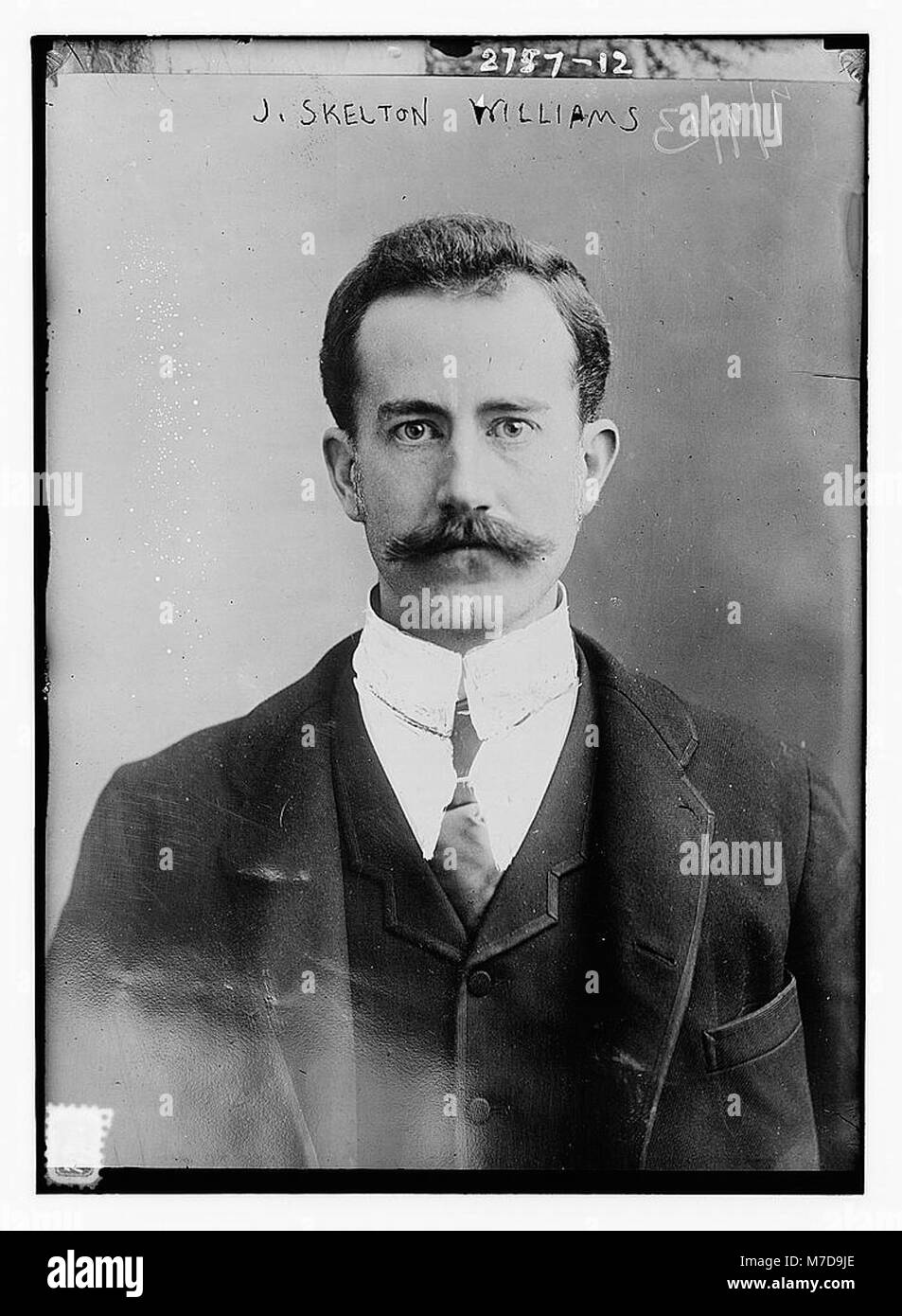 Un ritratto di J. Skelton Williams, una figura storica nota per i suoi contributi alla storia americana, in particolare nel campo della finanza e dell'economia durante l'inizio del XX secolo. Foto Stock