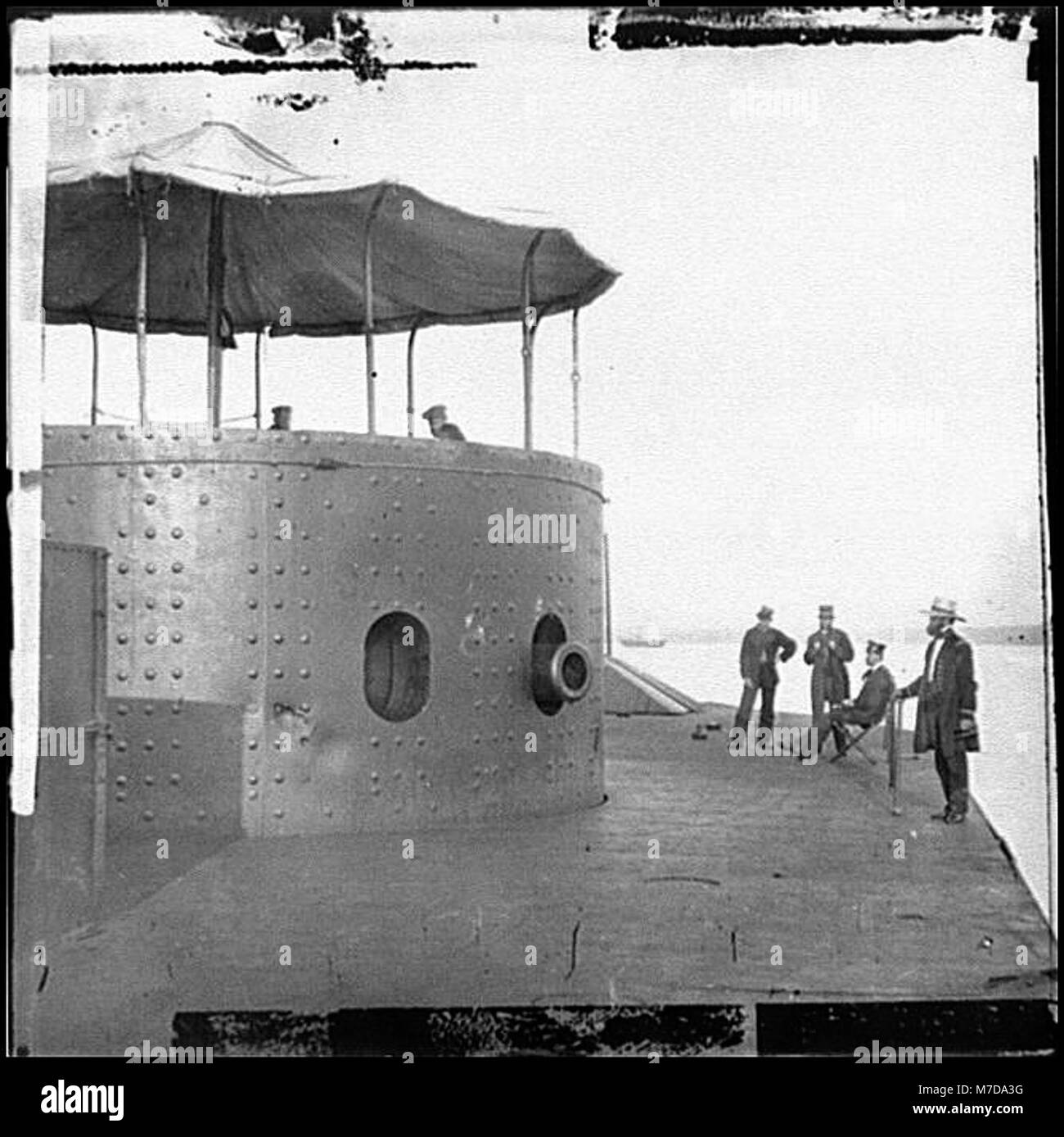 James River, Va. Deck e la torretta del Museo della Portaerei U.S.S. Il monitor si vede dalla prua (cioè stern) cwpb LOC.01057 Foto Stock