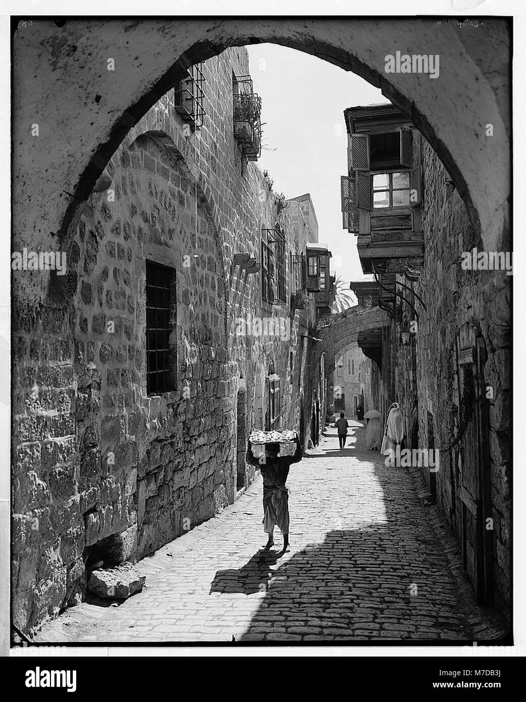 La via dolorosa di Gerusalemme è la storica via che si ritiene sia stata portata da Gesù Cristo alla sua crocifissione. È un importante sito religioso e culturale nella tradizione cristiana. Foto Stock