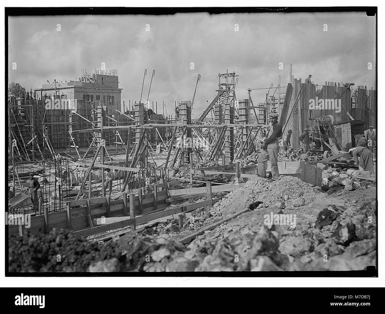 Una fotografia del bacino idrico di Gerusalemme, che mostra la grande fonte d'acqua e la sua importanza per le infrastrutture e l'ambiente locali. Foto Stock