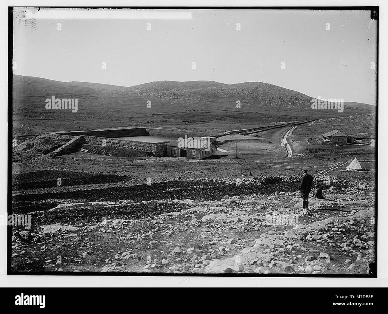 Fotografia del serbatoio dell'acqua di Ain Arroub, parte delle opere idriche di Gerusalemme, che mostra le infrastrutture utilizzate per la gestione delle acque nella regione. Foto Stock