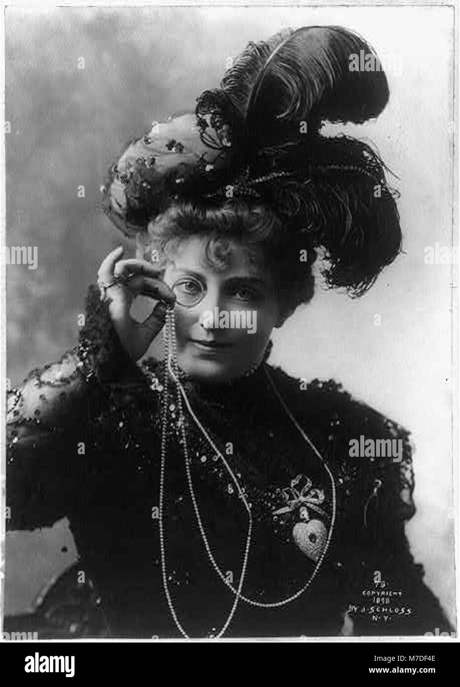 Fotografia di Lillian Russell, attrice e cantante americana nota per le sue esibizioni in opera comica e vaudeville, attiva tra la fine del XIX e l'inizio del XX secolo. Foto Stock