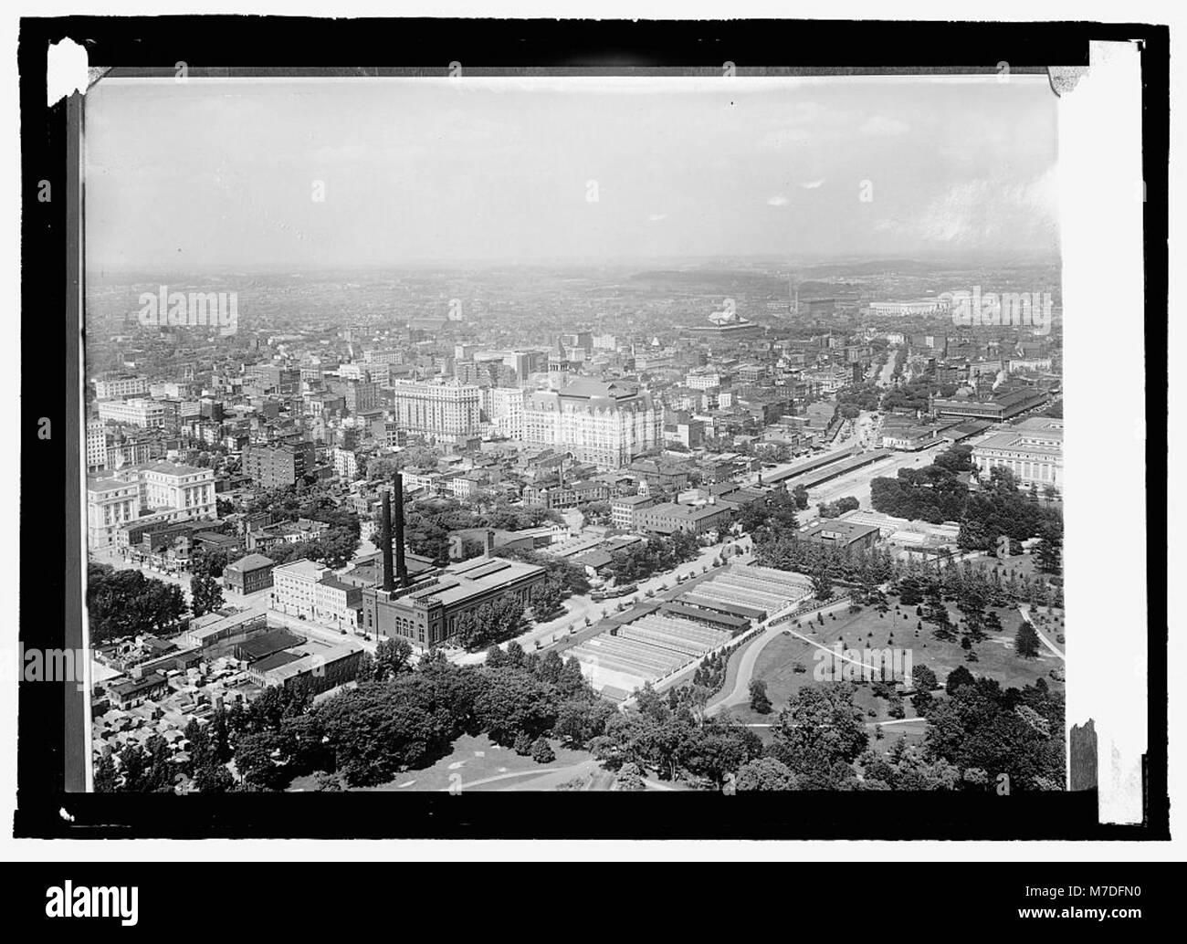 Foto scattata da un monumento, guardando verso l'edificio del Dipartimento postale, che cattura una vista storica di Washington, D.C. Foto Stock