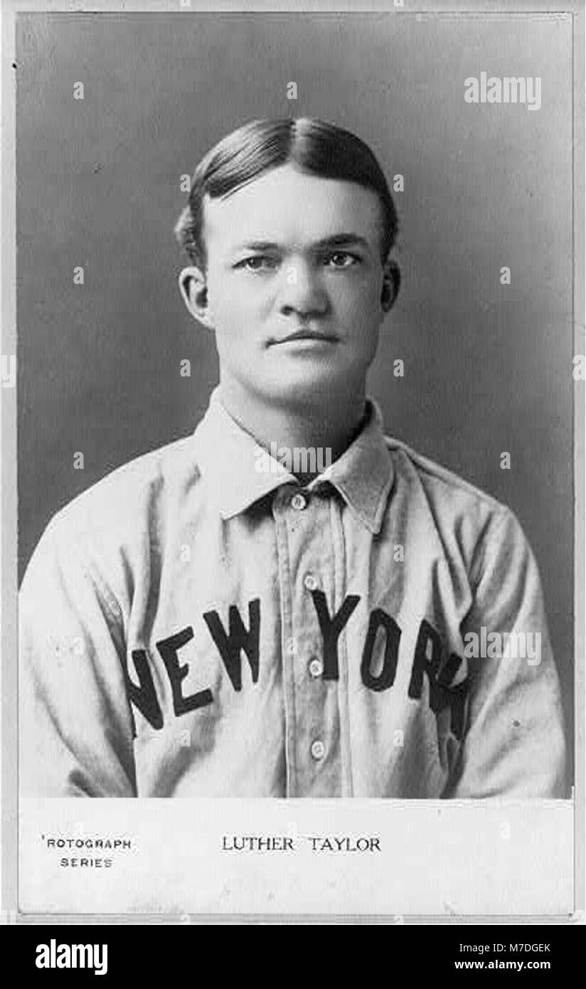 Una fotografia di Luther 'Dummy' Taylor, un giocatore di baseball della New York National League, notevole per i suoi successi nel baseball americano all'inizio del XX secolo. Foto Stock