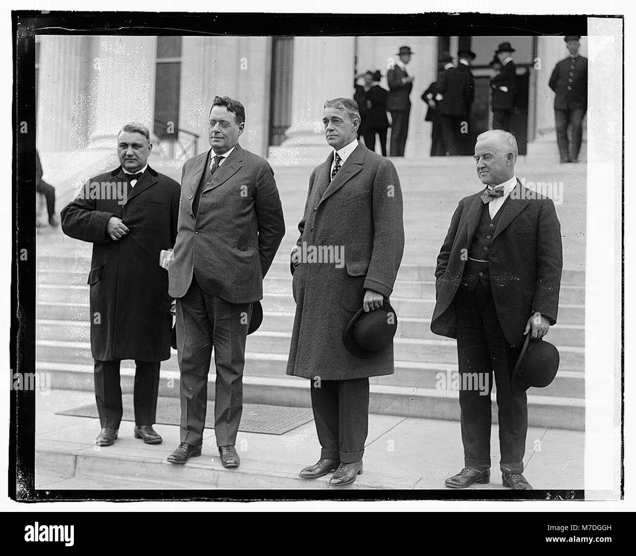 Un ritratto di A.W. Calloway, Thos. F. Brewster, A.R. Hamilton e O.H. Robbins, mostrando gli individui in un ambiente formale, probabilmente dell'inizio del XX secolo. Foto Stock