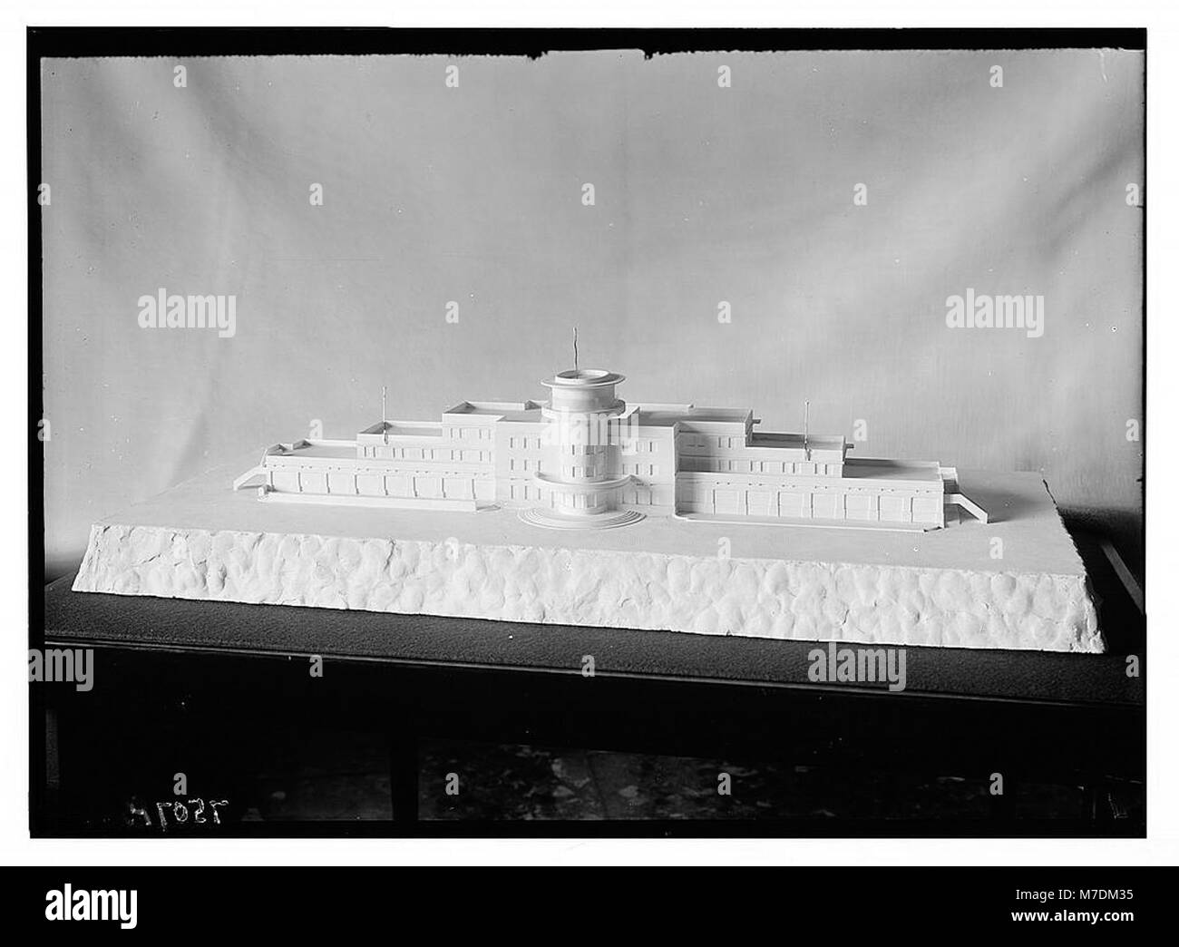 Un modello dell'edificio Lydda Air Terminus, progettato per rappresentare le prime infrastrutture dell'aeroporto, probabilmente costruito durante la metà del XX secolo. Foto Stock