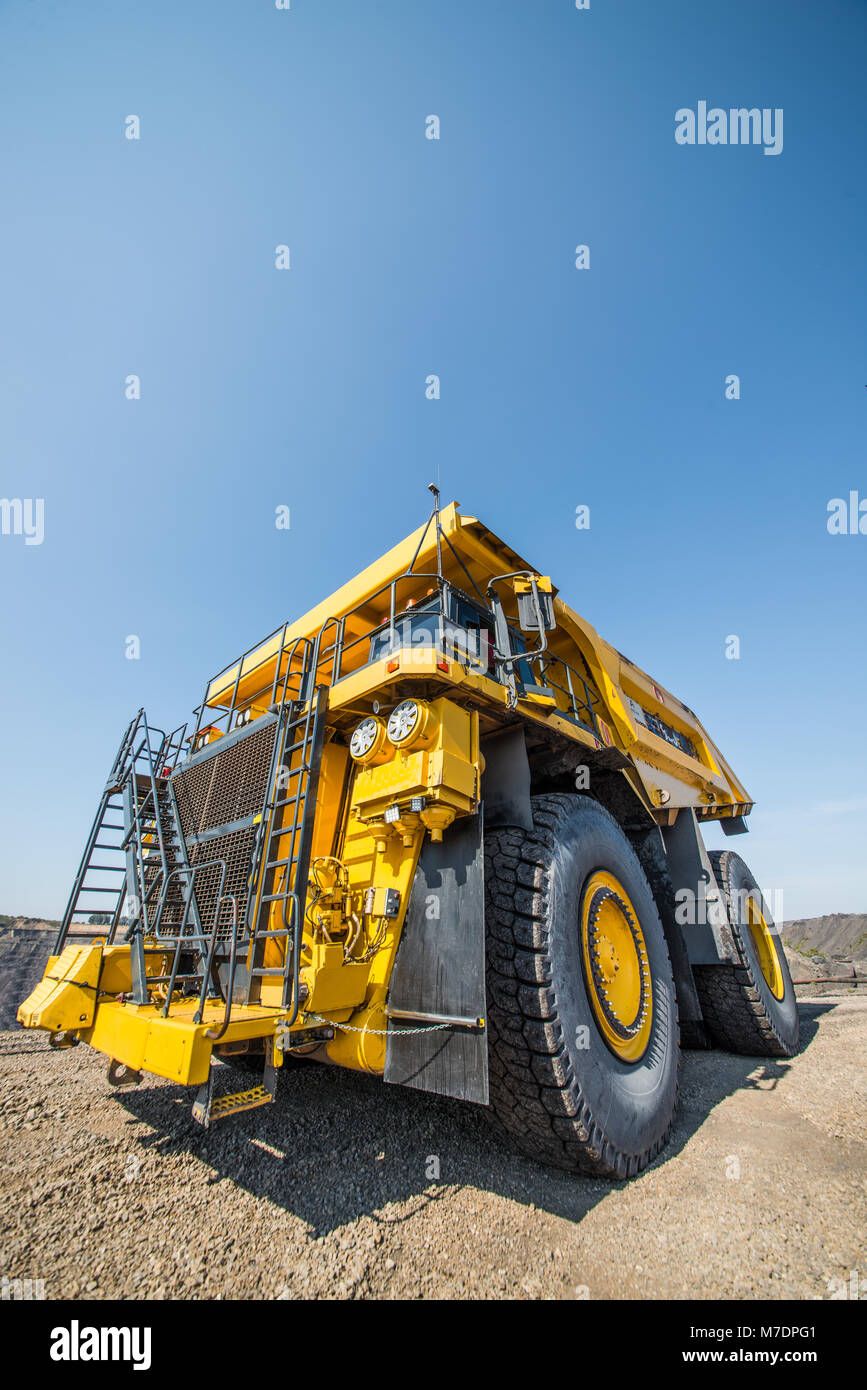 Territorio delle miniere di carbone con tracce del carrello Foto Stock
