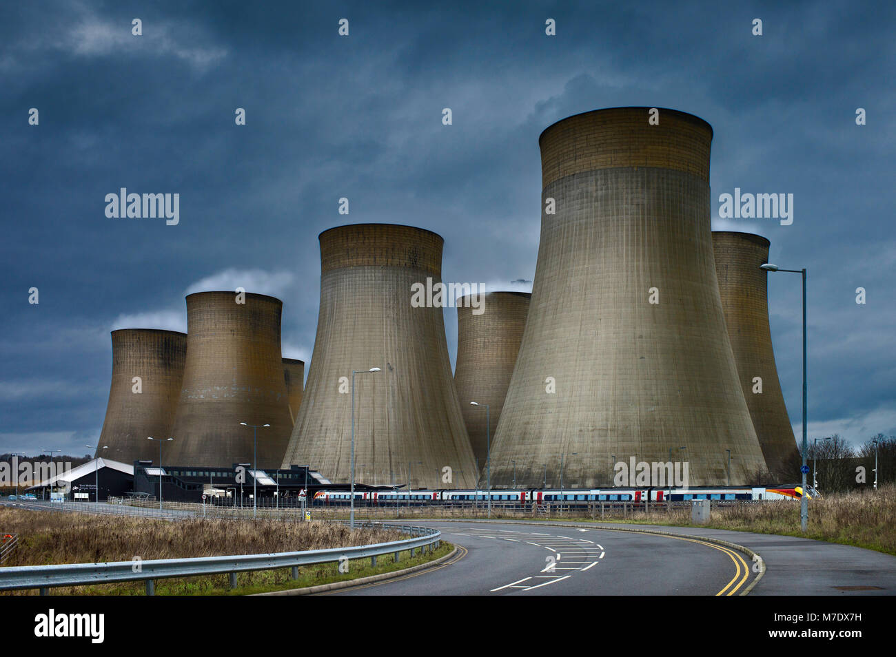 Ratcliffe-su-Soar è uno dei più efficienti per la produzione di energia elettrica a carbone stazioni nel Regno Unito, con una capacità di produzione totale di 2.000 MW DA QUATTRO 500MW unità, Foto Stock