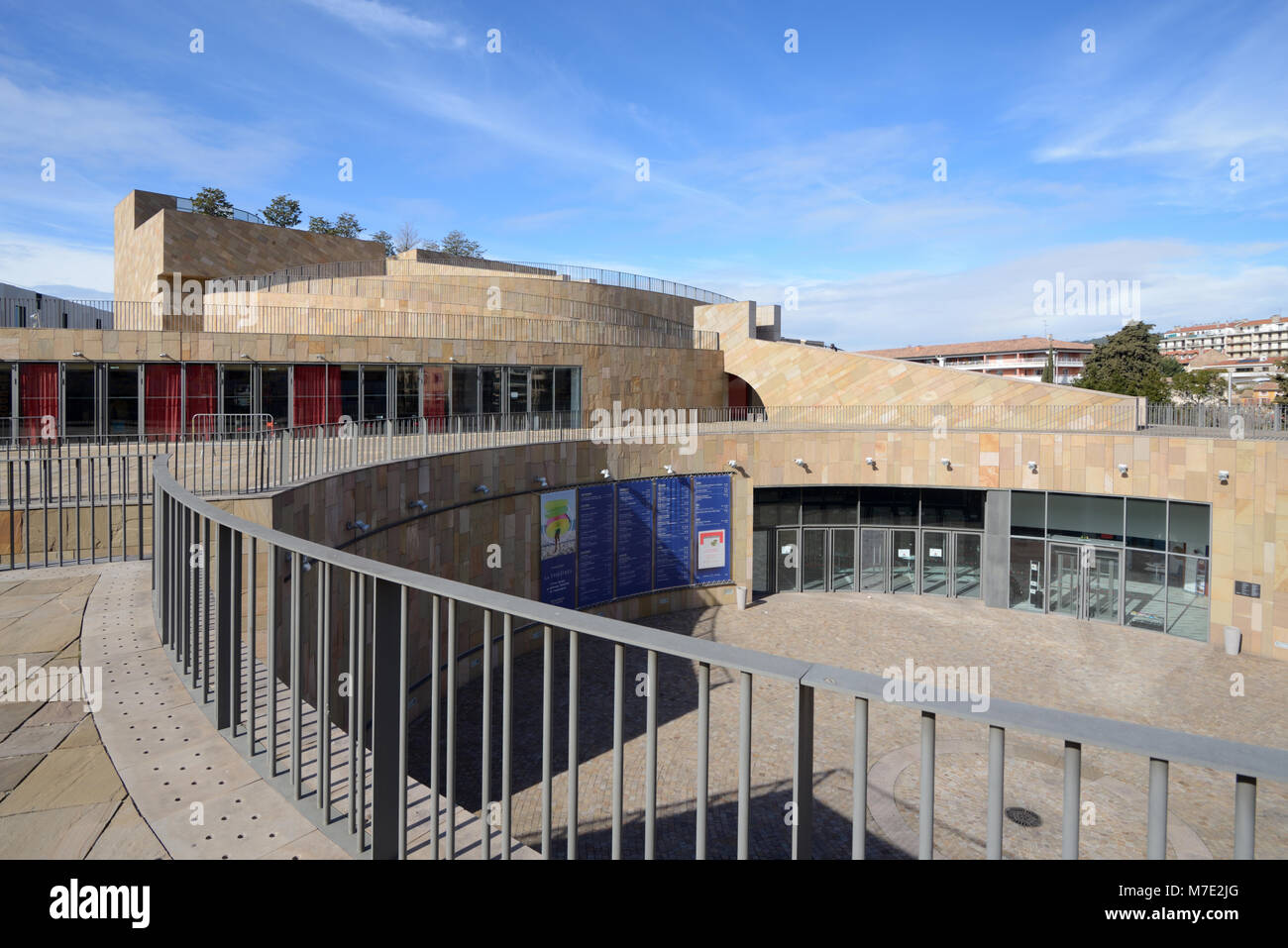 Grand Theatre di Provenza Aix-en-Provence, & ingresso circolare del cortile si trova nel nuovo distretto culturale Sextius-Mirabeau Foto Stock