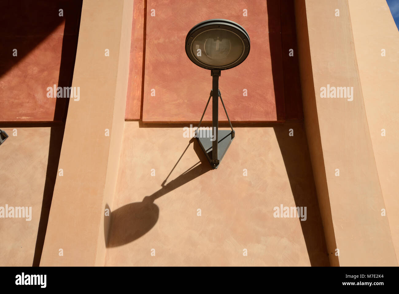 Strada contemporanea luce o designer moderno Lampione Aix-en-Provence Francia Foto Stock