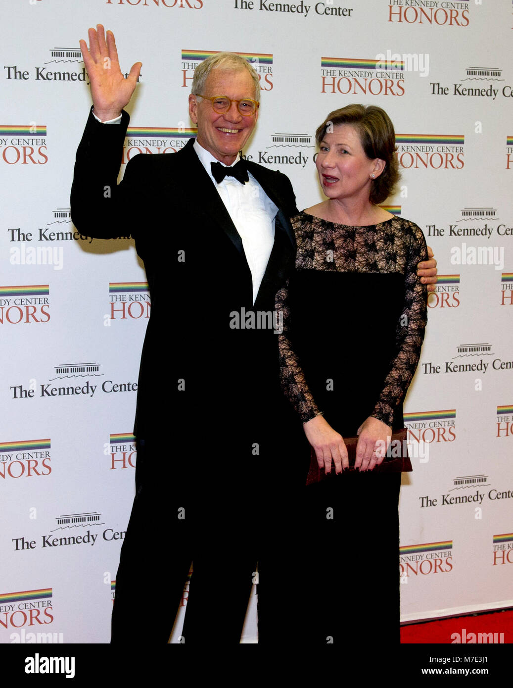 David Letterman e sua moglie, la Regina, arrivano per la formale dell'artista la cena in onore di destinatari del 2012 Kennedy Center Honors ospitati dagli Stati Uniti il Segretario di Stato Hillary Rodham Clinton presso l'U.S. Il Dipartimento di Stato a Washington D.C. il Sabato, 1 dicembre 2012. Il 2012 honorees sono Buddy Guy, attore Dustin Hoffman, a tarda notte host David Letterman, ballerina Natalia Makarova, e il British rock band Led Zeppelin (Robert Plant, Jimmy Page e John Paul Jones). Credito: Ron Sachs / CNP /MediaPunch Foto Stock