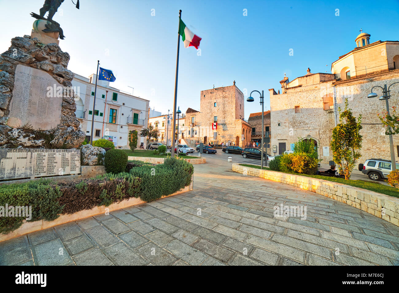 CISTERNINO (BR) - Agosto 25, 2016: Touring Club Italiano ha confermato di aggiudicazione Cisternino con la Bandiera Arancione, il turismo ambientale e marchio di qualità perché Foto Stock