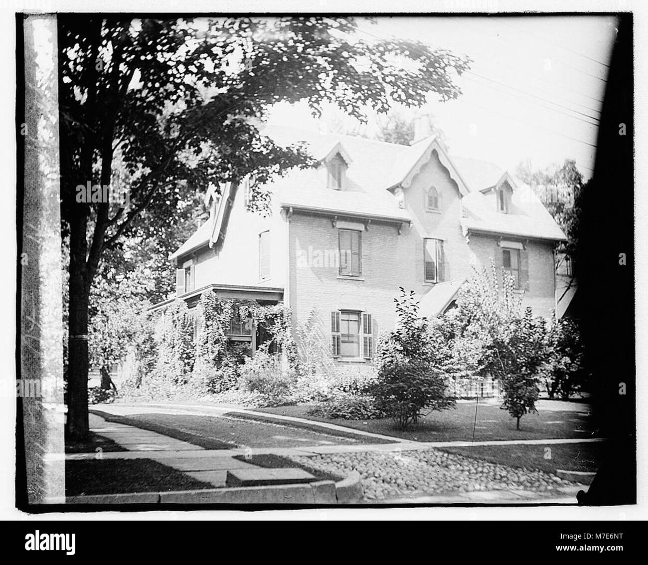 Questa immagine raffigura la casa di Harriet Beecher Stowe, la famosa autrice americana di "Uncle Tom's Cabin". Situata a Hartford, Connecticut, la casa rappresenta il suo lascito e l'impatto sulla letteratura americana. Foto Stock